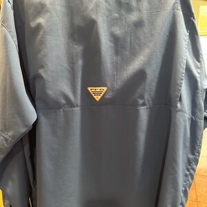 Breathable cooling men’s shirt blue like new